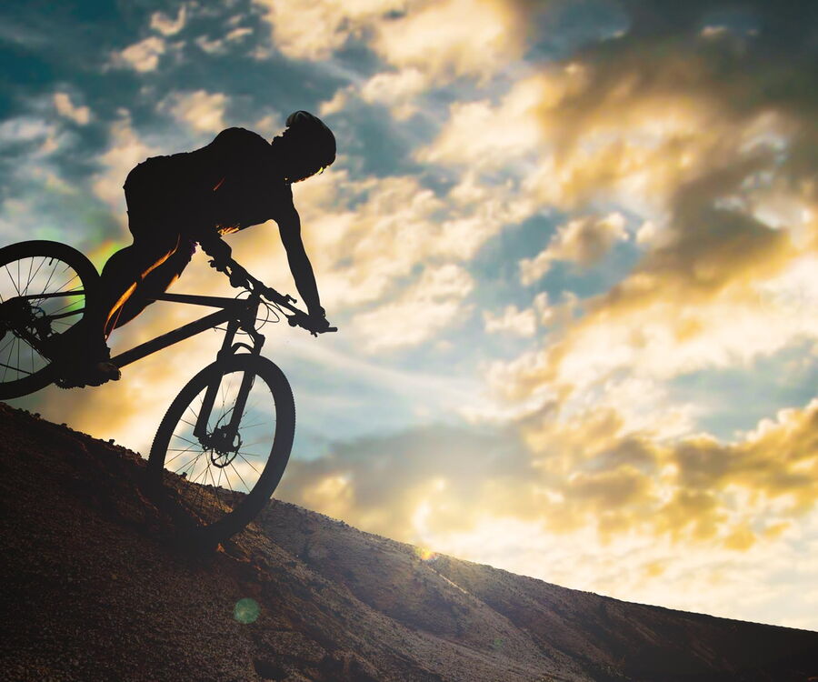 Mountainbiker Silhouette vor Sonnenuntergang